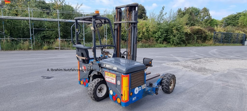M4-25.3F Moffett Mitnahmestapler - Forklift yang dipasang di truk: gambar 1 M4-25.3F Moffett Mitnahmestapler - Forklift yang dipasang di truk: gambar 1