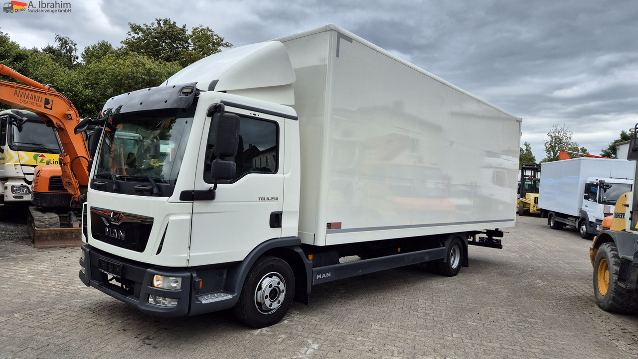 MAN 8.250 7,30 m Koffer, Navi, Topzustand - Van box: gambar 1 MAN 8.250 7,30 m Koffer, Navi, Topzustand - Van box: gambar 1