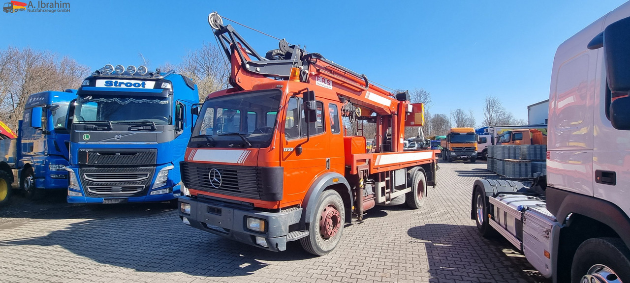 Mercedes-Benz 1722 Dachdeckerkran Cormach 30000 TECH, - Truk derek, Truk flatbed: gambar 1 Mercedes-Benz 1722 Dachdeckerkran Cormach 30000 TECH, - Truk derek, Truk flatbed: gambar 1