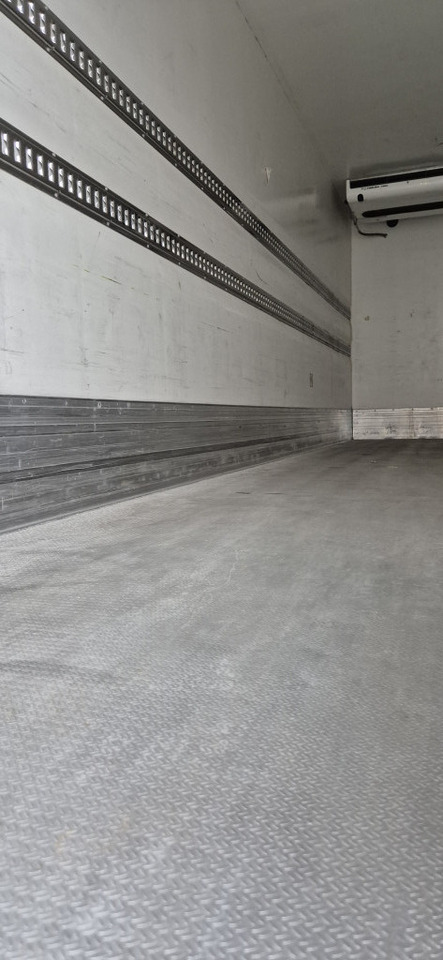 Mercedes-Benz 1830L Thermoking UT1200 - Truk berpendingin: gambar 2 Mercedes-Benz 1830L Thermoking UT1200 - Truk berpendingin: gambar 2