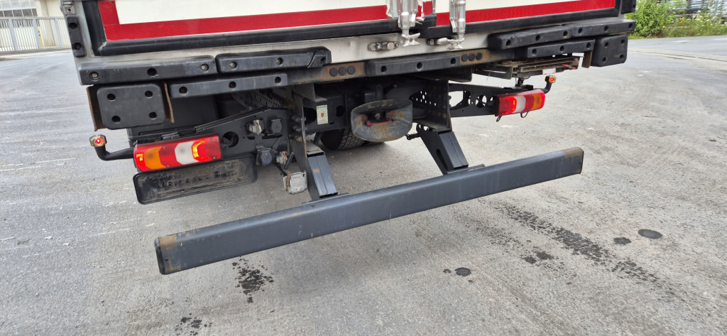 Mercedes-Benz 1830L Thermoking UT1200 - Truk berpendingin: gambar 5 Mercedes-Benz 1830L Thermoking UT1200 - Truk berpendingin: gambar 5