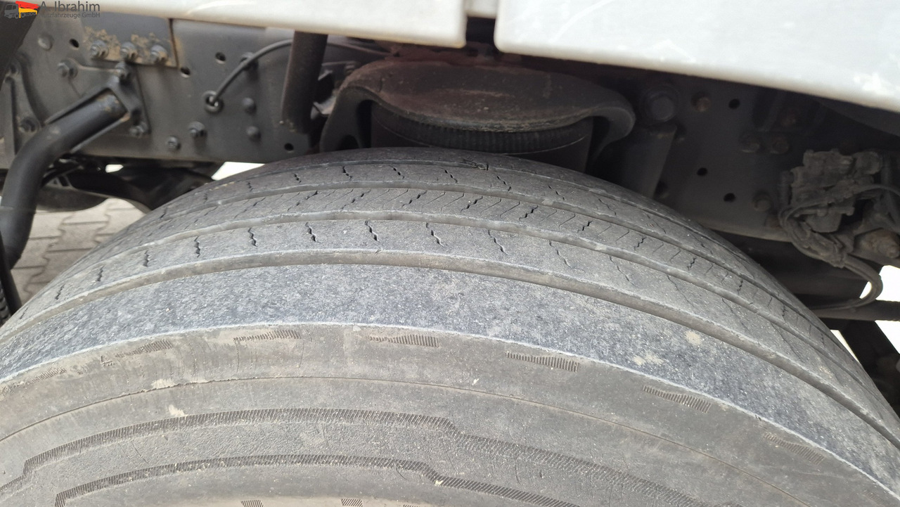 Truk flatbed, Truk derek Mercedes-Benz 1833 HIAB Kran, Funk FB Scheckheft gepflegt bei Mercedes: gambar 7 Truk flatbed, Truk derek Mercedes-Benz 1833 HIAB Kran, Funk FB Scheckheft gepflegt bei Mercedes: gambar 7