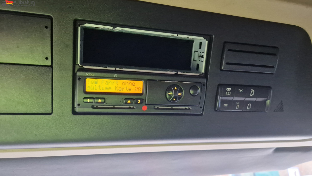 Mercedes-Benz 1845 Retarder Klima, Kühlschrank Edscha, Retarder, LBW, Zustand gut - Truk dengan terpal samping: gambar 4 Mercedes-Benz 1845 Retarder Klima, Kühlschrank Edscha, Retarder, LBW, Zustand gut - Truk dengan terpal samping: gambar 4
