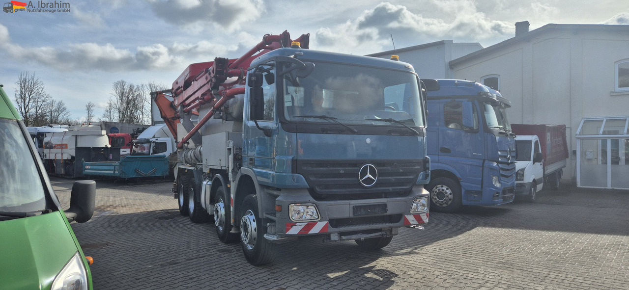 Mercedes-Benz 3241 PM 21-3 Liebherr 7 cbm PUMI Putzmeister Liebherr - Truk pompa mixer: gambar 1 Mercedes-Benz 3241 PM 21-3 Liebherr 7 cbm PUMI Putzmeister Liebherr - Truk pompa mixer: gambar 1