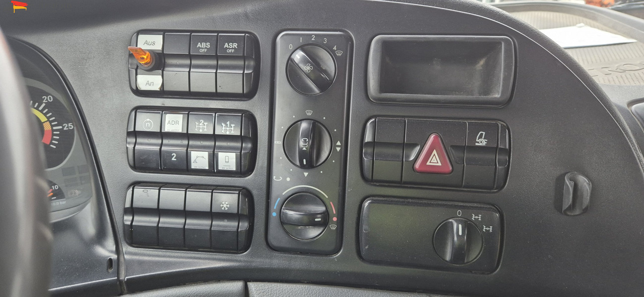 Truk pompa mixer Mercedes-Benz 3241 PM 21-3 Liebherr 7 cbm PUMI Putzmeister Liebherr: gambar 13 Truk pompa mixer Mercedes-Benz 3241 PM 21-3 Liebherr 7 cbm PUMI Putzmeister Liebherr: gambar 13