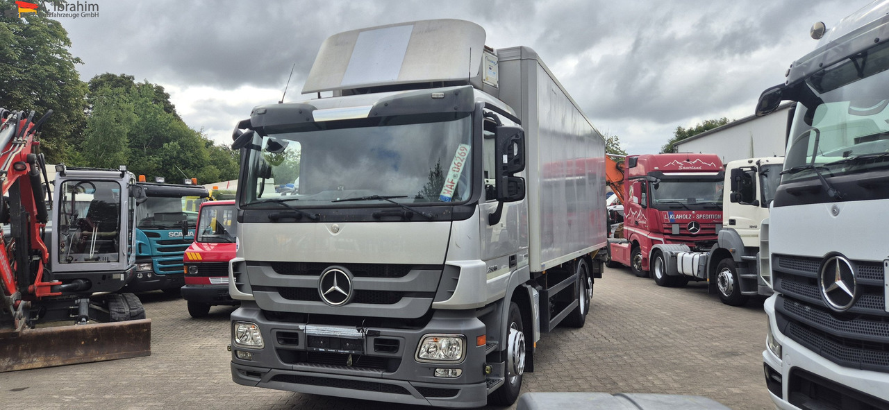 Mercedes-Benz DB 2536, 7,50 m Koffer LBW, Kamera, Carrier 850 Liftachse, mp3 - Truk berpendingin: gambar 1 Mercedes-Benz DB 2536, 7,50 m Koffer LBW, Kamera, Carrier 850 Liftachse, mp3 - Truk berpendingin: gambar 1