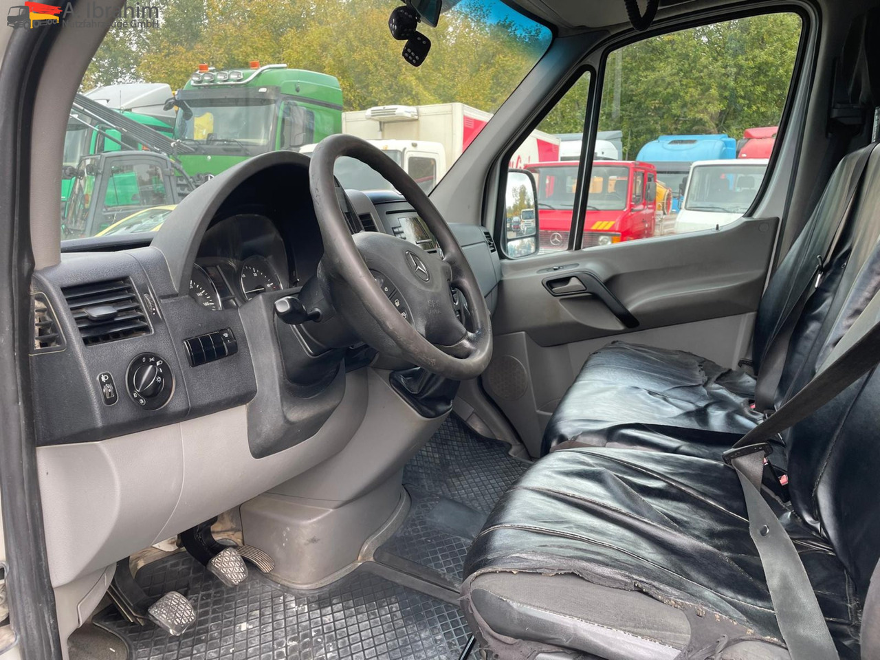 Mercedes-Benz Sprinter DB 319 CDI Geschlossen Kasten | 15 m³ | V6 | 4.5 m Radstand - Van panel: gambar 3 Mercedes-Benz Sprinter DB 319 CDI Geschlossen Kasten | 15 m³ | V6 | 4.5 m Radstand - Van panel: gambar 3