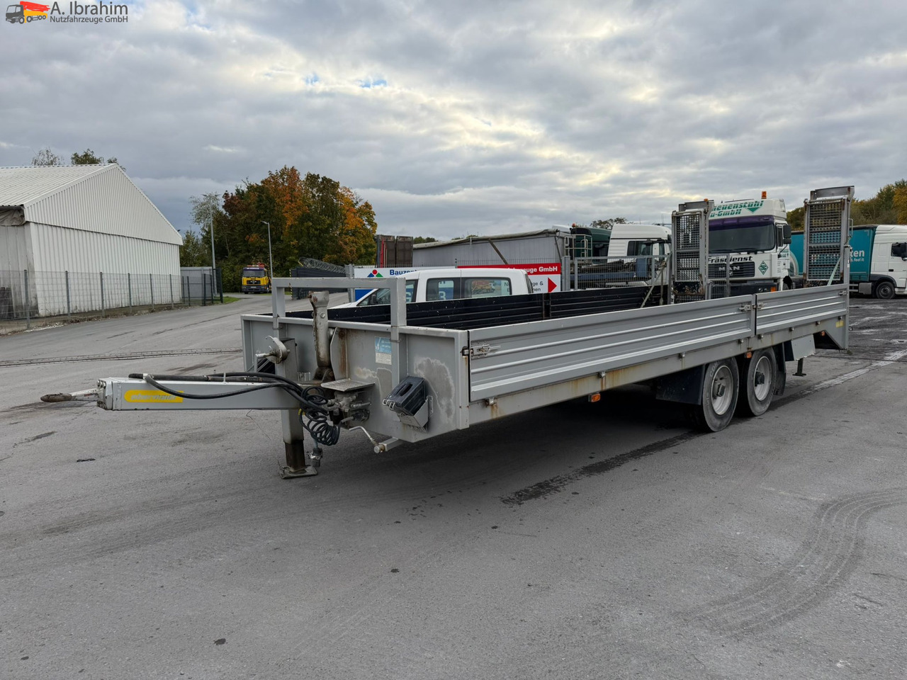 Obermaier TUE110 SDAH Tieflader | | Trommelbremse | Rampen | 7.2 Plattform | Stützfuß vorne - Trailer low bed: gambar 1 Obermaier TUE110 SDAH Tieflader | | Trommelbremse | Rampen | 7.2 Plattform | Stützfuß vorne - Trailer low bed: gambar 1