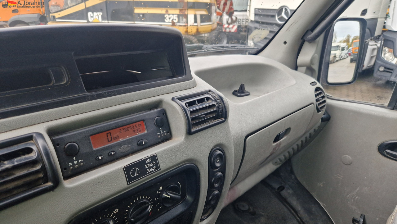 Renault 52AF, zwillingsbereift 2.8 nicht neu, aber läuft, - Van panel: gambar 5 Renault 52AF, zwillingsbereift 2.8 nicht neu, aber läuft, - Van panel: gambar 5
