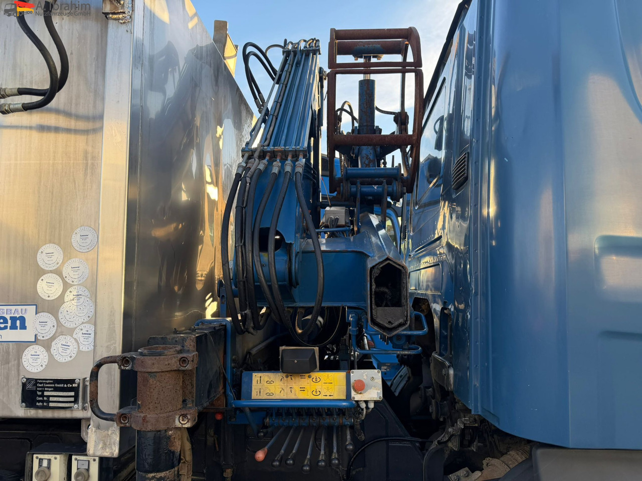 Scania B4X2 Edelstahlkipper für Tierkörperbeseitigung Kran MKG - Truk sampah: gambar 5 Scania B4X2 Edelstahlkipper für Tierkörperbeseitigung Kran MKG - Truk sampah: gambar 5