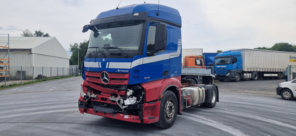 Mercedes-Benz 1843 DB 1843 mit PTU für Kompressor Unfall, bedingt fahrbereit. Video vorh. - Tractor head: gambar 1 Mercedes-Benz 1843 DB 1843 mit PTU für Kompressor Unfall, bedingt fahrbereit. Video vorh. - Tractor head: gambar 1