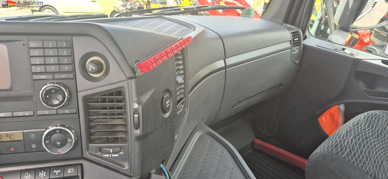 Mercedes-Benz DB 1842H 4x4 Hydrodrive Scheckheft bei Mercedes - Tractor head: gambar 2 Mercedes-Benz DB 1842H 4x4 Hydrodrive Scheckheft bei Mercedes - Tractor head: gambar 2