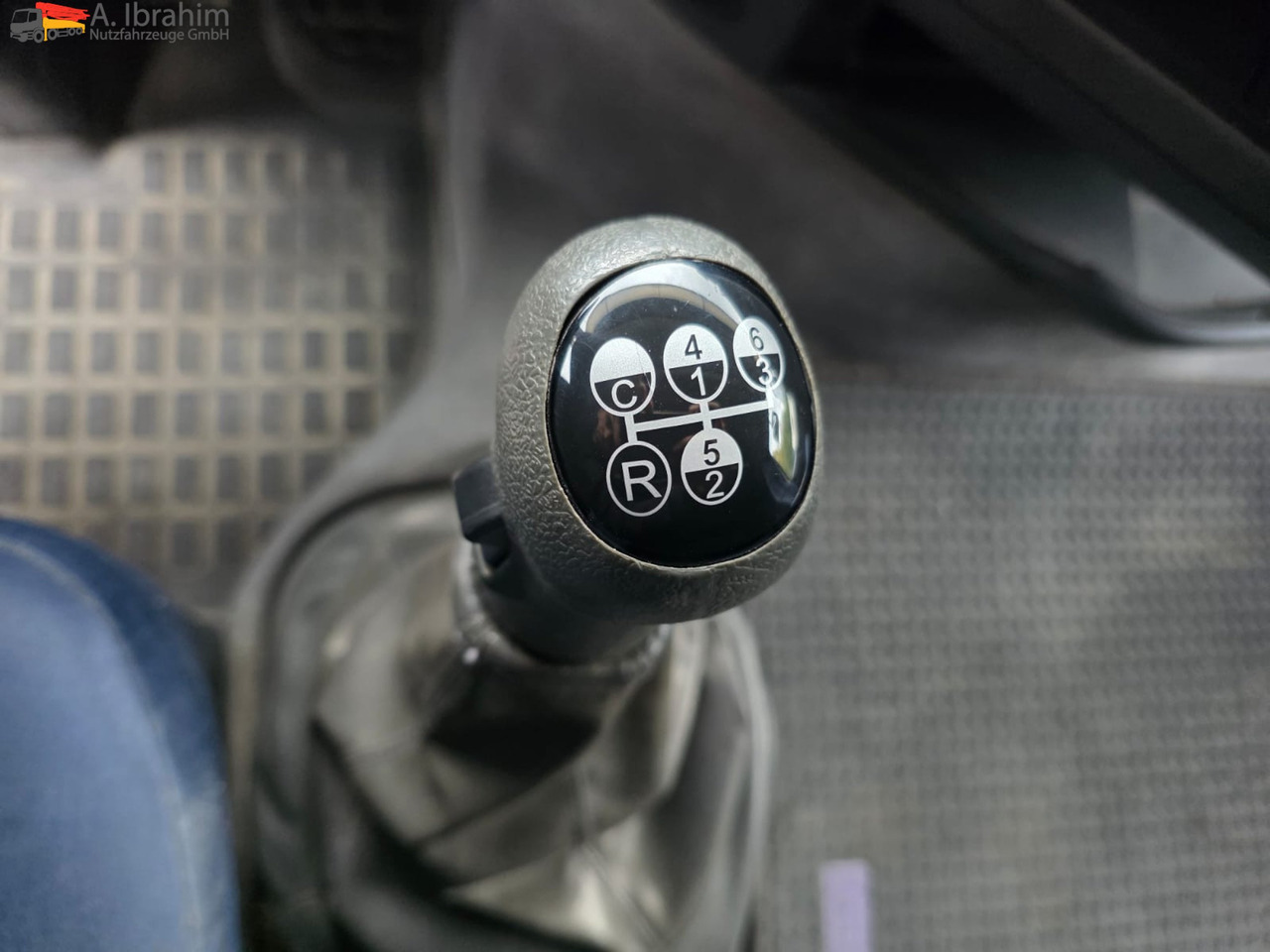 Volvo FH 520 | 6x4 | Schaltgetriebe | Blatt Blatt Klima | Trommelbremse | 3 Pedals - Tractor head: gambar 2 Volvo FH 520 | 6x4 | Schaltgetriebe | Blatt Blatt Klima | Trommelbremse | 3 Pedals - Tractor head: gambar 2