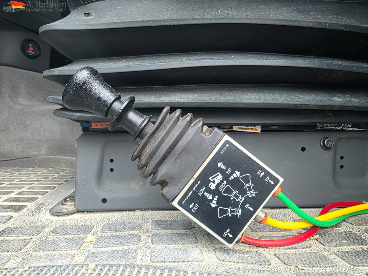 Volvo FH 520 | 6x4 | Schaltgetriebe | Blatt Blatt Klima | Trommelbremse | 3 Pedals - Tractor head: gambar 4 Volvo FH 520 | 6x4 | Schaltgetriebe | Blatt Blatt Klima | Trommelbremse | 3 Pedals - Tractor head: gambar 4