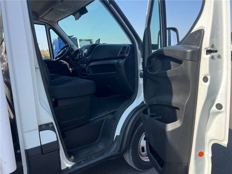Truk box Iveco 35C16H: gambar 11