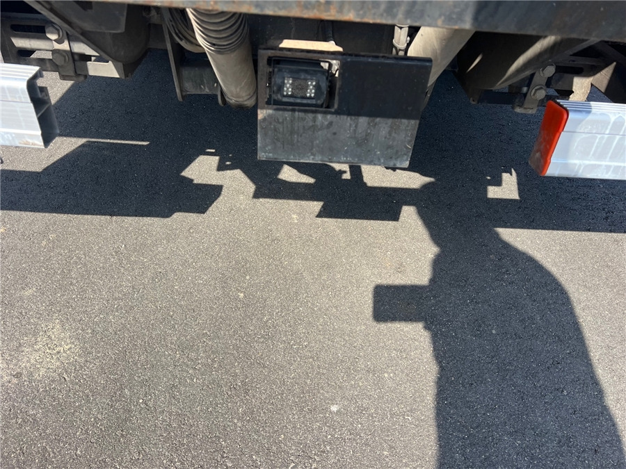 Truk box Iveco 35C16H: gambar 8
