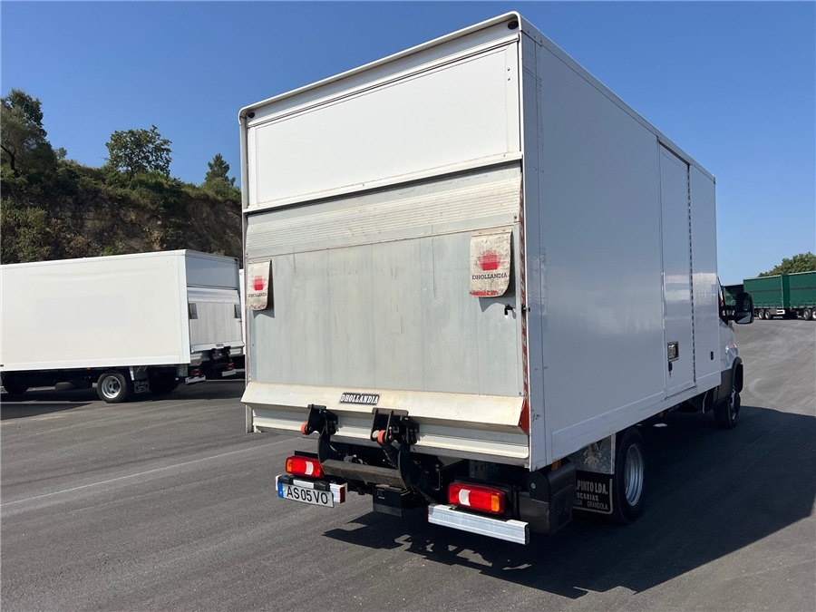 Iveco 35C16HA8 - Truk box: gambar 4 Iveco 35C16HA8 - Truk box: gambar 4