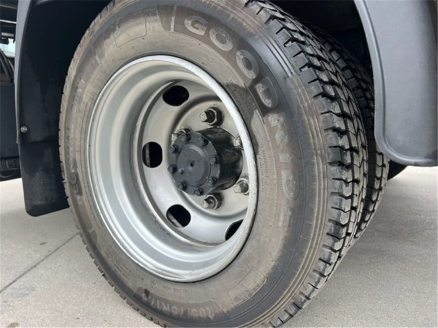 Truk isotermal Mitsubishi 7C18: gambar 12