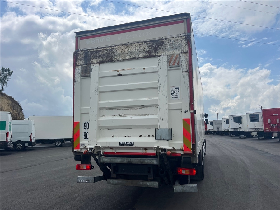 Renault D 19 - Truk box: gambar 3 Renault D 19 - Truk box: gambar 3