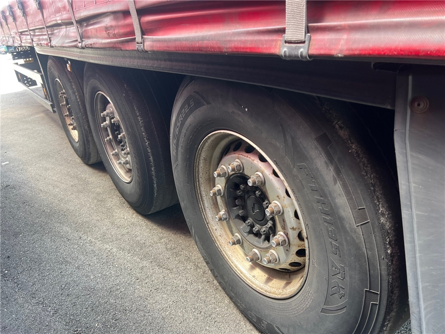 SCHMITZ CARGOBULL SCB-S3T TETO ELEVAR - Semi-trailer dengan terpal samping: gambar 5 SCHMITZ CARGOBULL SCB-S3T TETO ELEVAR - Semi-trailer dengan terpal samping: gambar 5