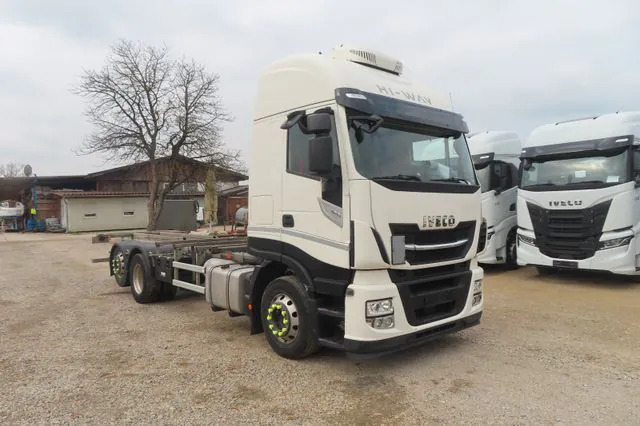IVECO AS260S42 Y/FP - Truk sasis: gambar 1 IVECO AS260S42 Y/FP - Truk sasis: gambar 1