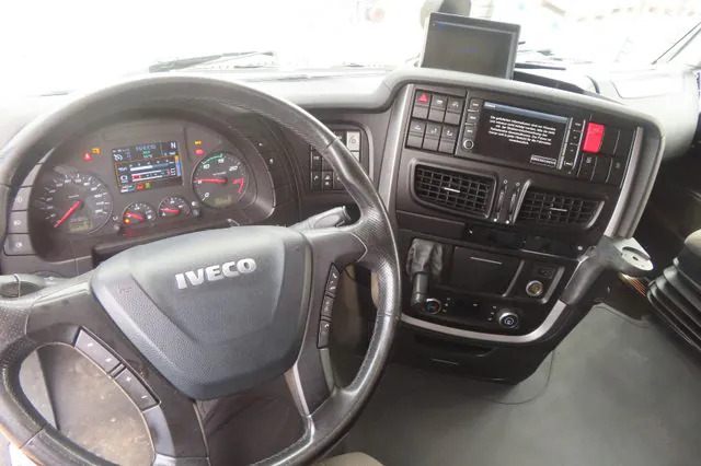 IVECO AS260S42 Y/FP - Truk sasis: gambar 5 IVECO AS260S42 Y/FP - Truk sasis: gambar 5