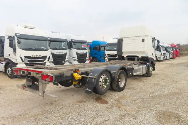 IVECO AS260S42 Y/FP - Truk sasis: gambar 2 IVECO AS260S42 Y/FP - Truk sasis: gambar 2