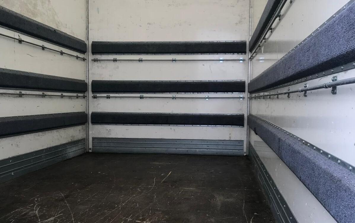 IVECO DAILY 35C16 3.0L - Van box: gambar 3 IVECO DAILY 35C16 3.0L - Van box: gambar 3