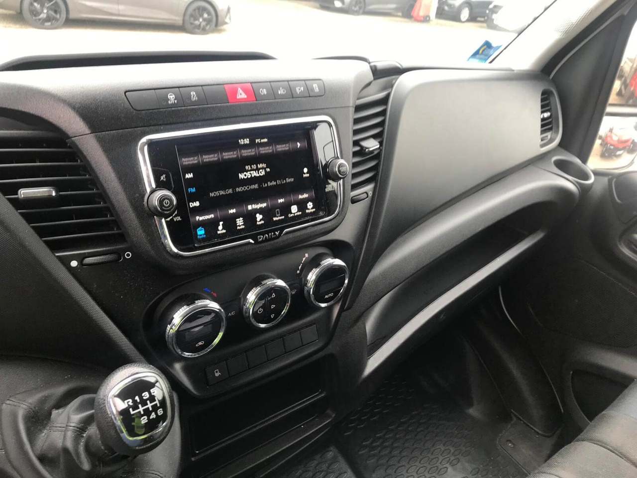 IVECO DAILY 35C16 3.0L - Van box: gambar 4 IVECO DAILY 35C16 3.0L - Van box: gambar 4