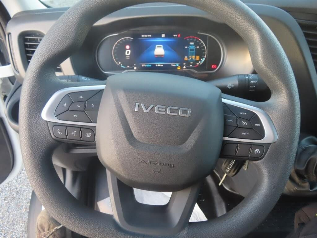 IVECO DAILY 35C16 3000 cc KM 0 - Van box: gambar 5 IVECO DAILY 35C16 3000 cc KM 0 - Van box: gambar 5