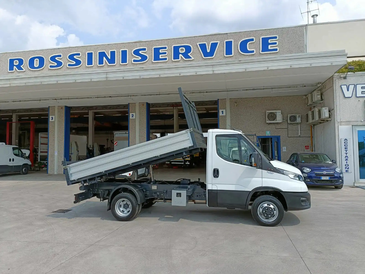 IVECO DAILY 35C16 3000 cc KM 0 - Van jungkit: gambar 2 IVECO DAILY 35C16 3000 cc KM 0 - Van jungkit: gambar 2