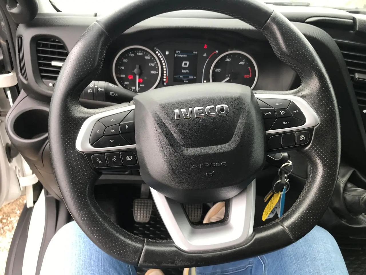 IVECO DAILY 35C16 CC 3000 - Van dengan terpal samping: gambar 3 IVECO DAILY 35C16 CC 3000 - Van dengan terpal samping: gambar 3