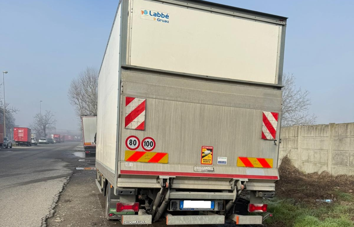 IVECO DAILY 70C18 FURGONATO BOX CON SPONDA - Truk box: gambar 2 IVECO DAILY 70C18 FURGONATO BOX CON SPONDA - Truk box: gambar 2