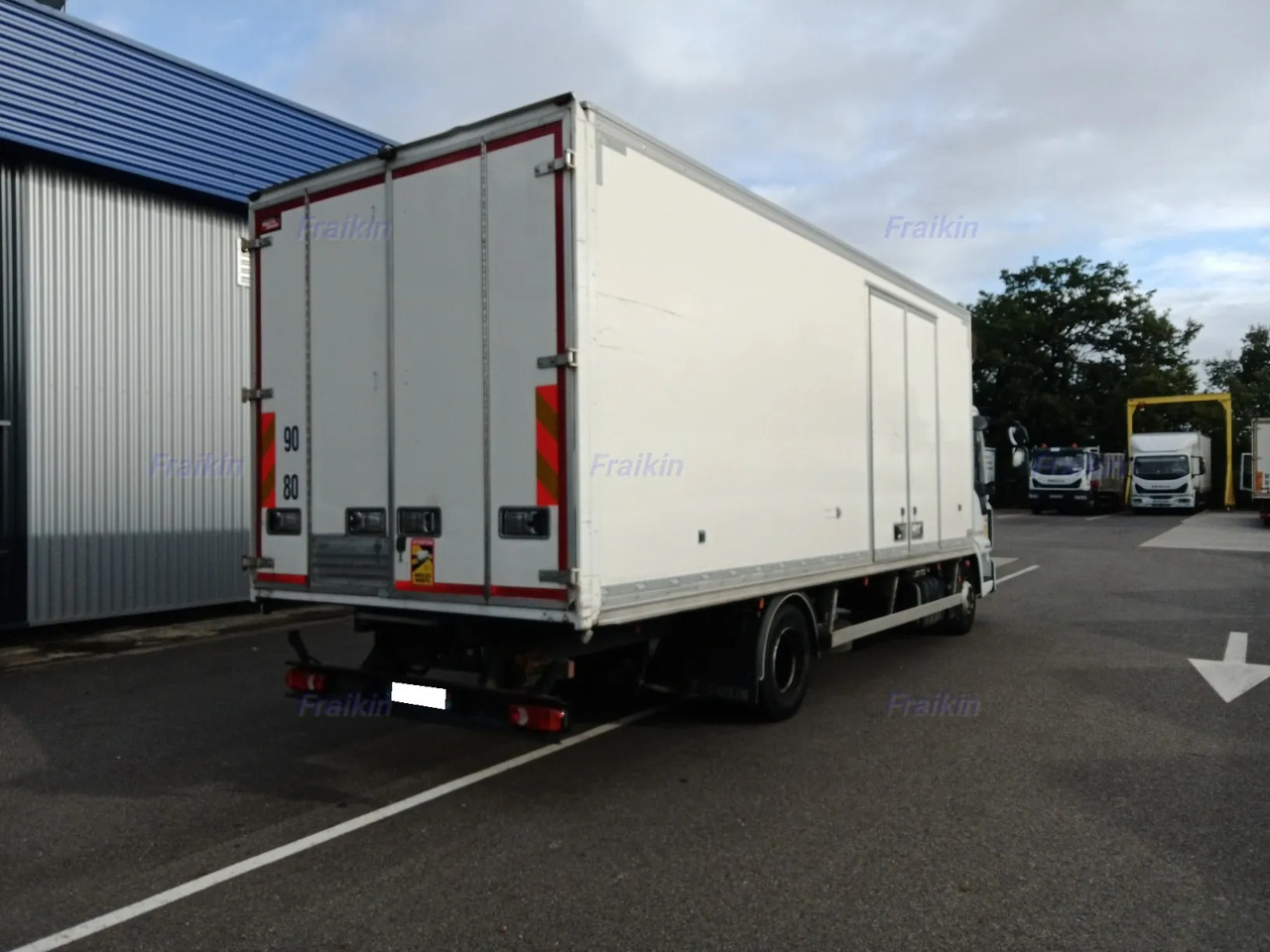 IVECO EUROCARGO 100E19P - Truk box: gambar 3 IVECO EUROCARGO 100E19P - Truk box: gambar 3