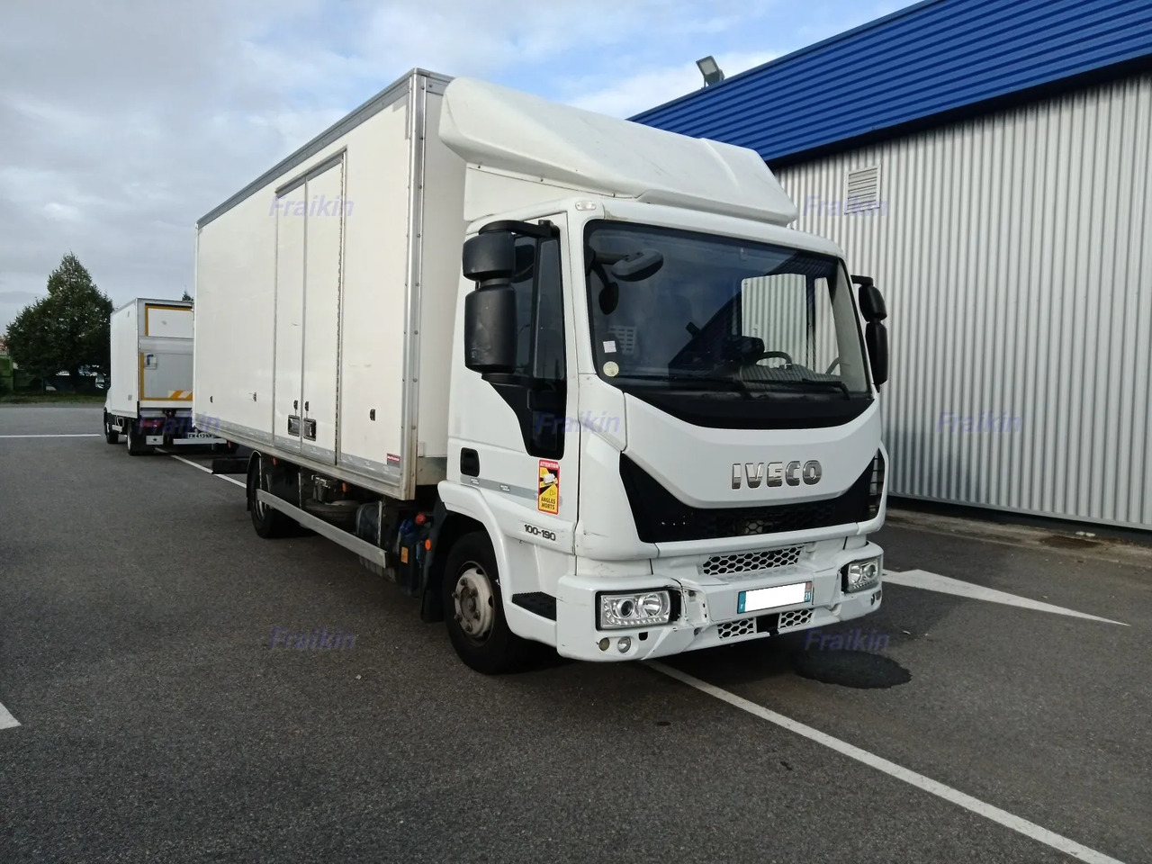 IVECO EUROCARGO 100E19P - Truk box: gambar 1 IVECO EUROCARGO 100E19P - Truk box: gambar 1