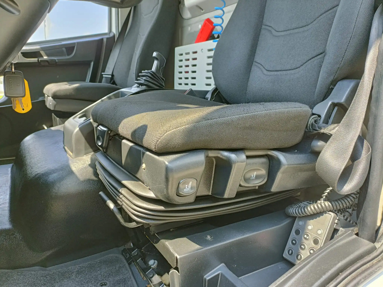 IVECO EUROCARGO 120E19P - Truk sasis: gambar 5 IVECO EUROCARGO 120E19P - Truk sasis: gambar 5