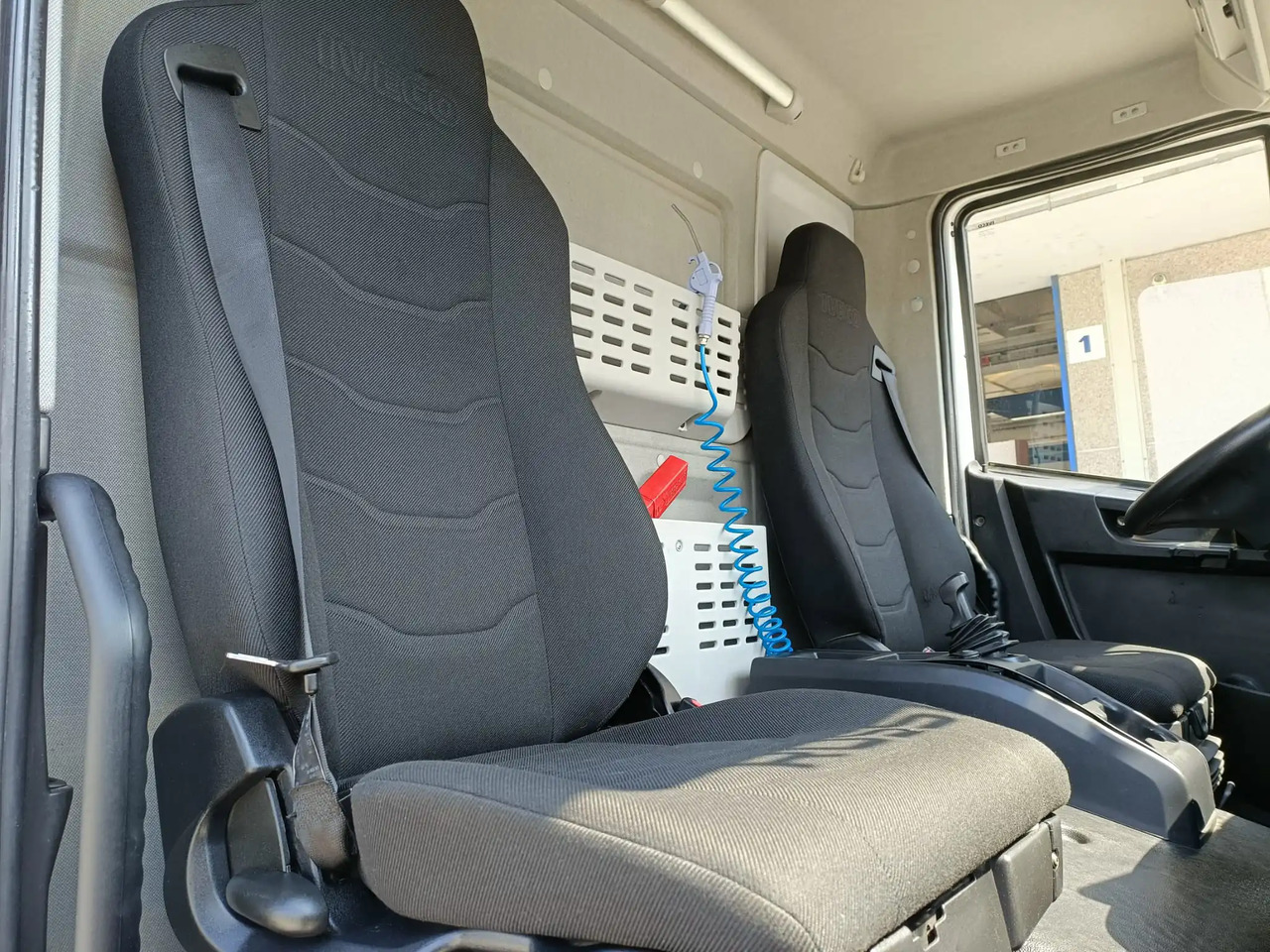 IVECO EUROCARGO 120E19P - Truk sasis: gambar 3 IVECO EUROCARGO 120E19P - Truk sasis: gambar 3