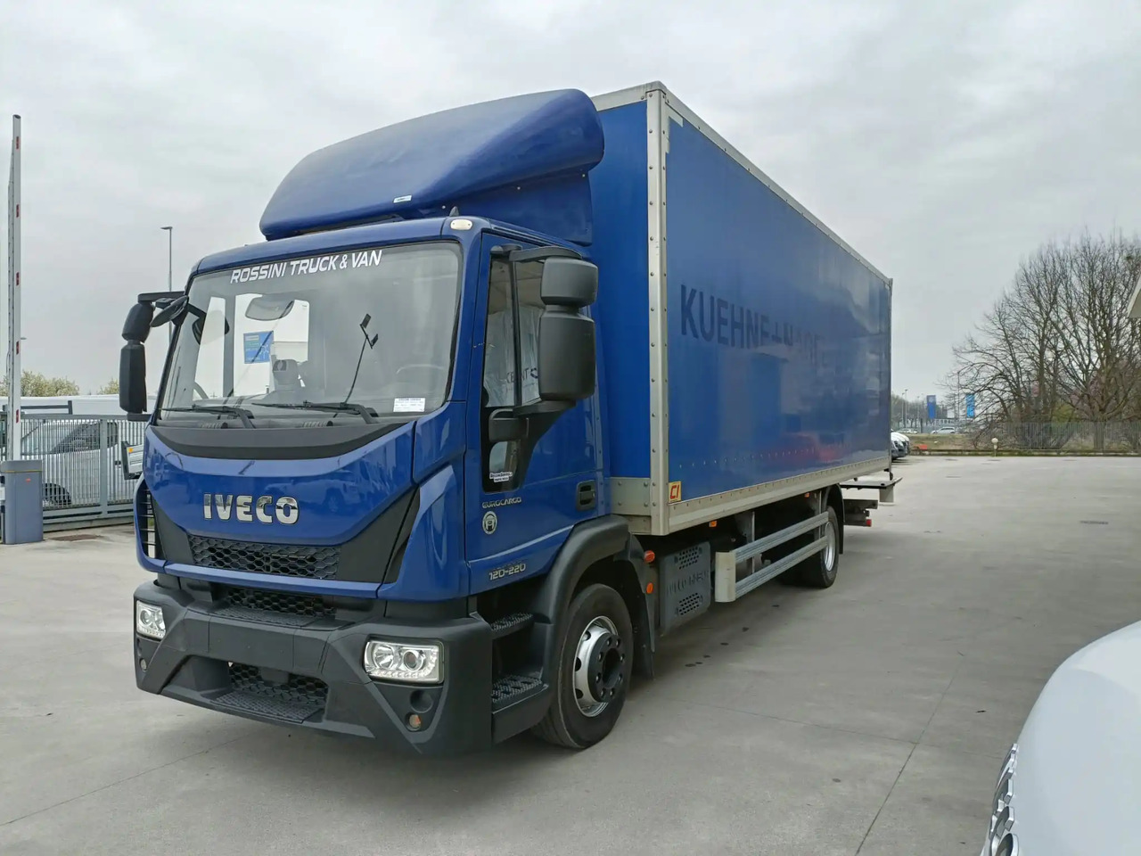 IVECO EUROCARGO 120E22 - Truk box: gambar 4 IVECO EUROCARGO 120E22 - Truk box: gambar 4