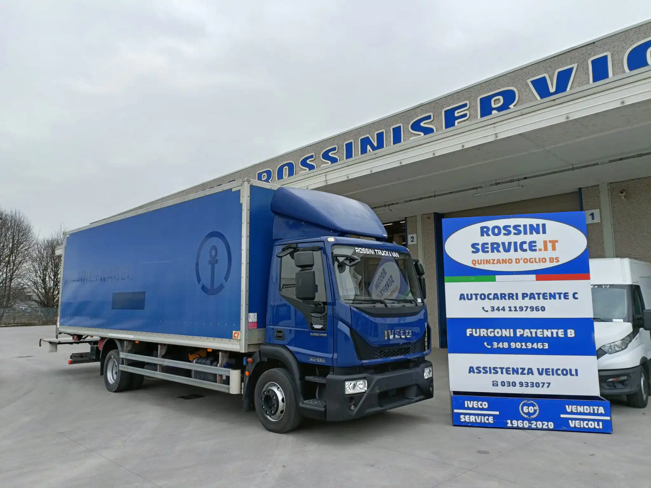 IVECO EUROCARGO 120E22 - Truk box: gambar 1 IVECO EUROCARGO 120E22 - Truk box: gambar 1