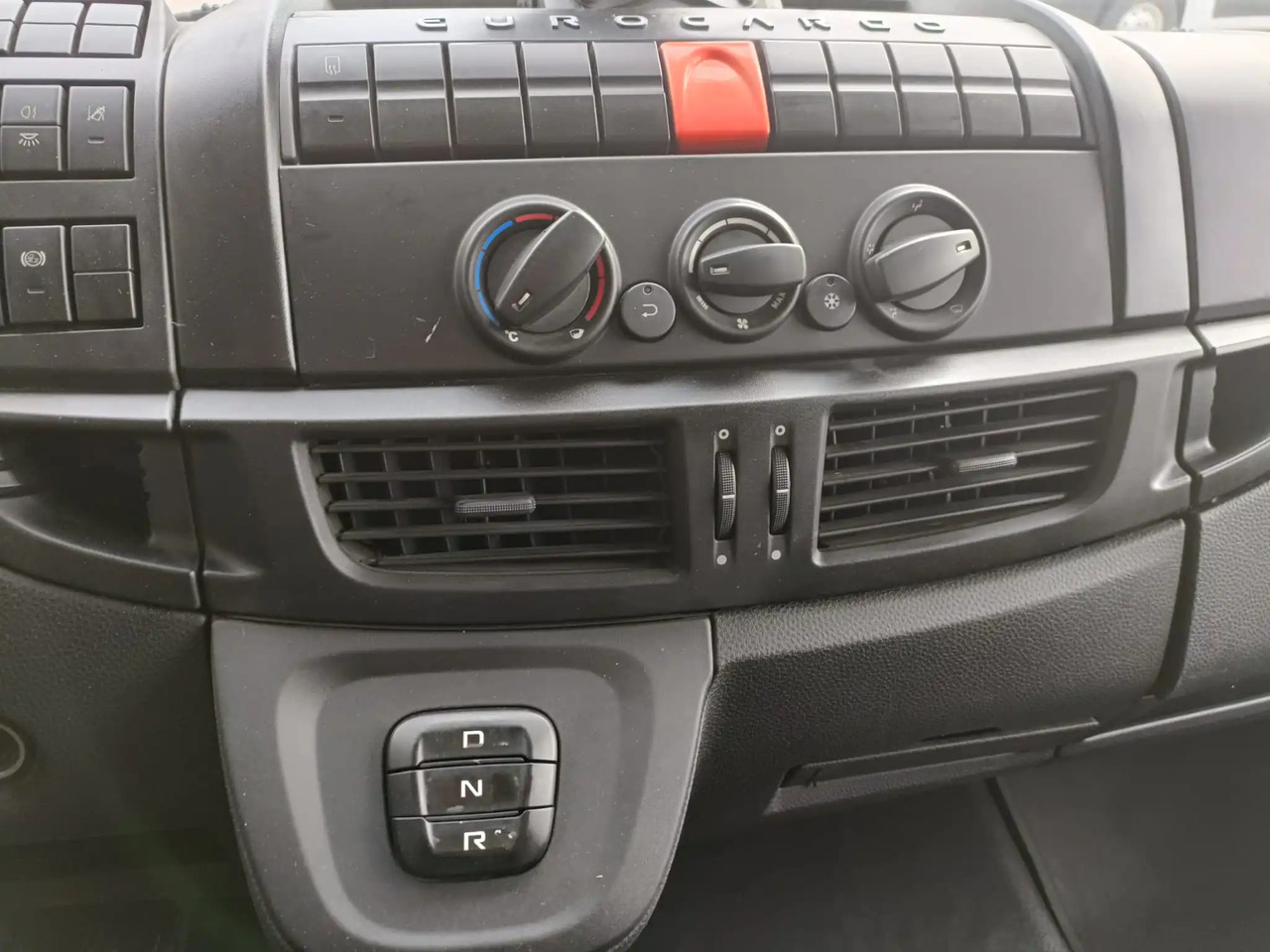 IVECO EUROCARGO 120E22P - Truk sasis: gambar 5 IVECO EUROCARGO 120E22P - Truk sasis: gambar 5