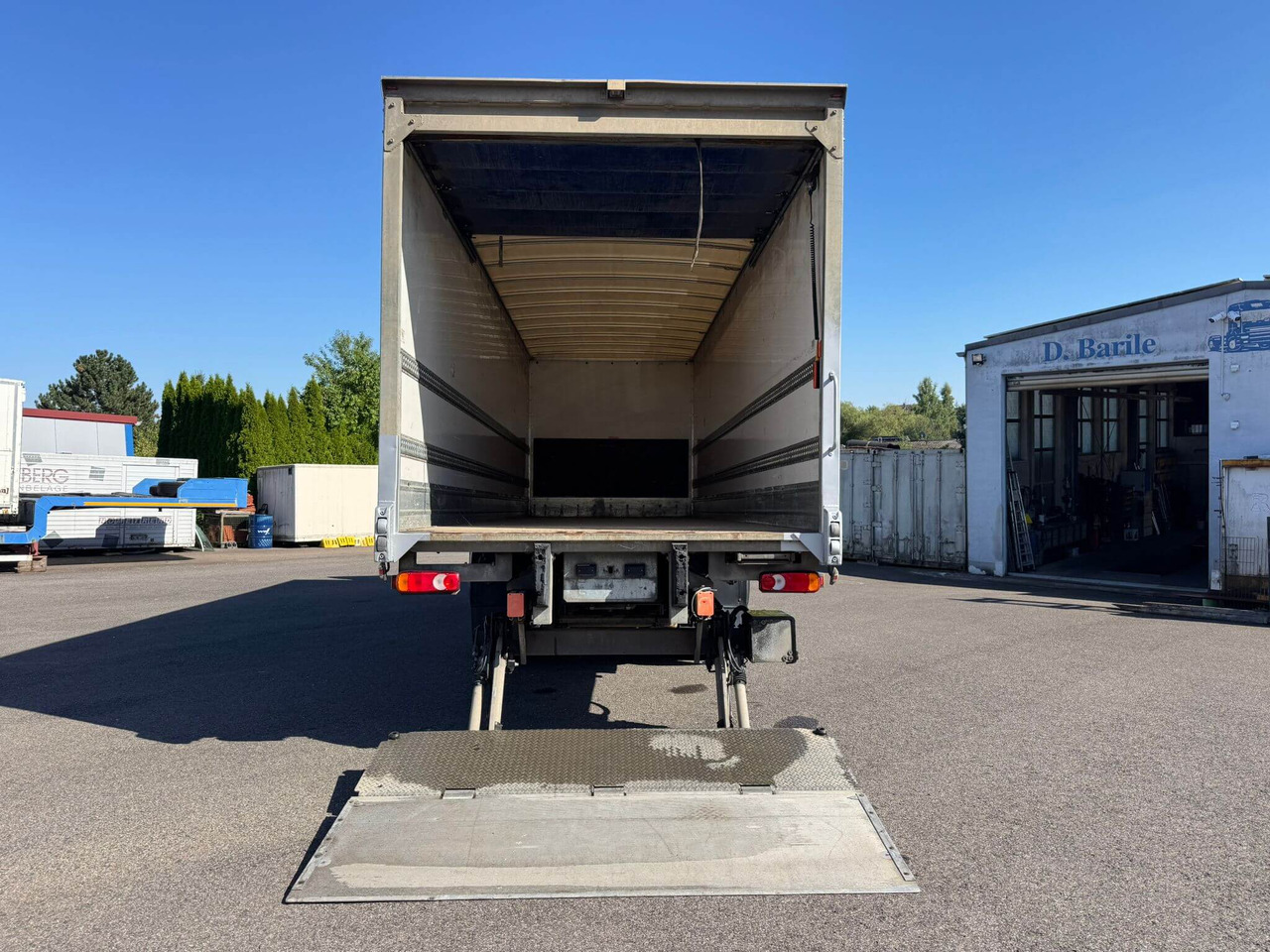 IVECO EUROCARGO 160E25P - Truk box: gambar 2 IVECO EUROCARGO 160E25P - Truk box: gambar 2