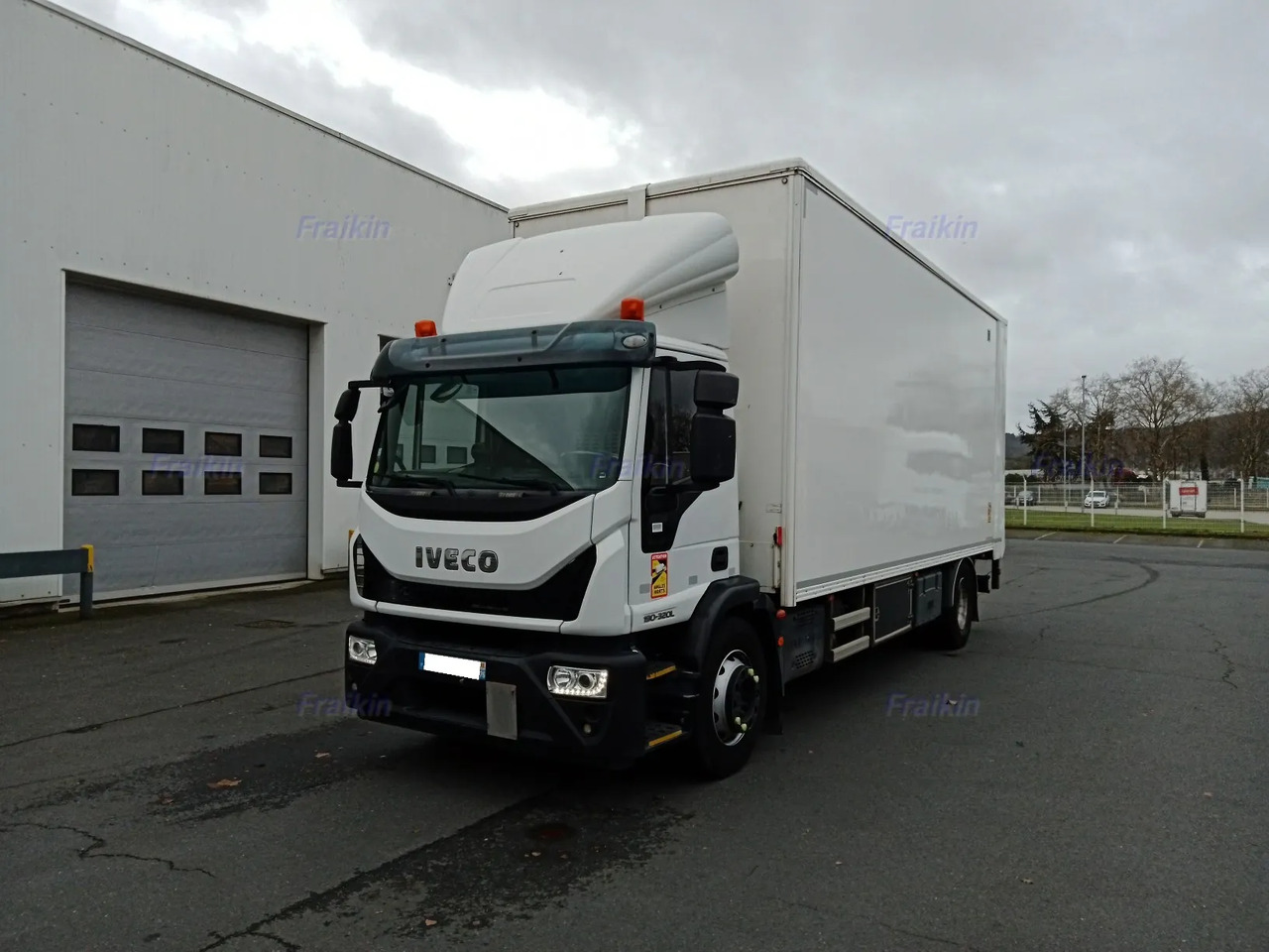 IVECO EUROCARGO 180EL32P EURO 6 - Truk box: gambar 1 IVECO EUROCARGO 180EL32P EURO 6 - Truk box: gambar 1