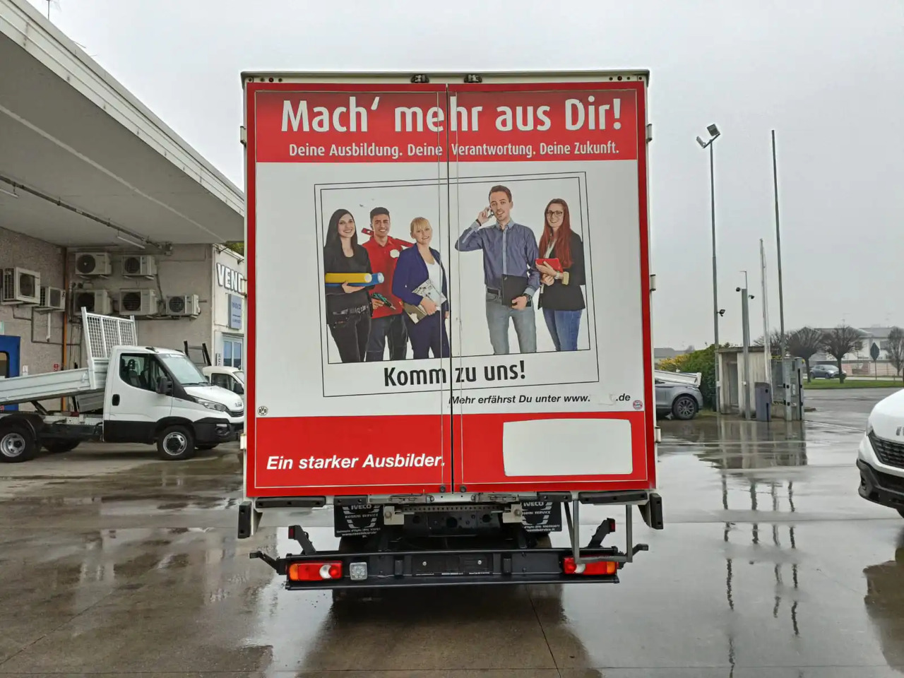 IVECO EUROCARGO 75E19 / 80E19 / 86E19 - Truk box: gambar 3 IVECO EUROCARGO 75E19 / 80E19 / 86E19 - Truk box: gambar 3
