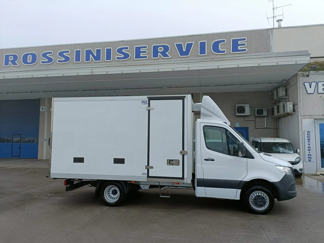 MERCEDES BENZ SPRINTER 415 150 CV - Van berpendingin: gambar 2 MERCEDES BENZ SPRINTER 415 150 CV - Van berpendingin: gambar 2