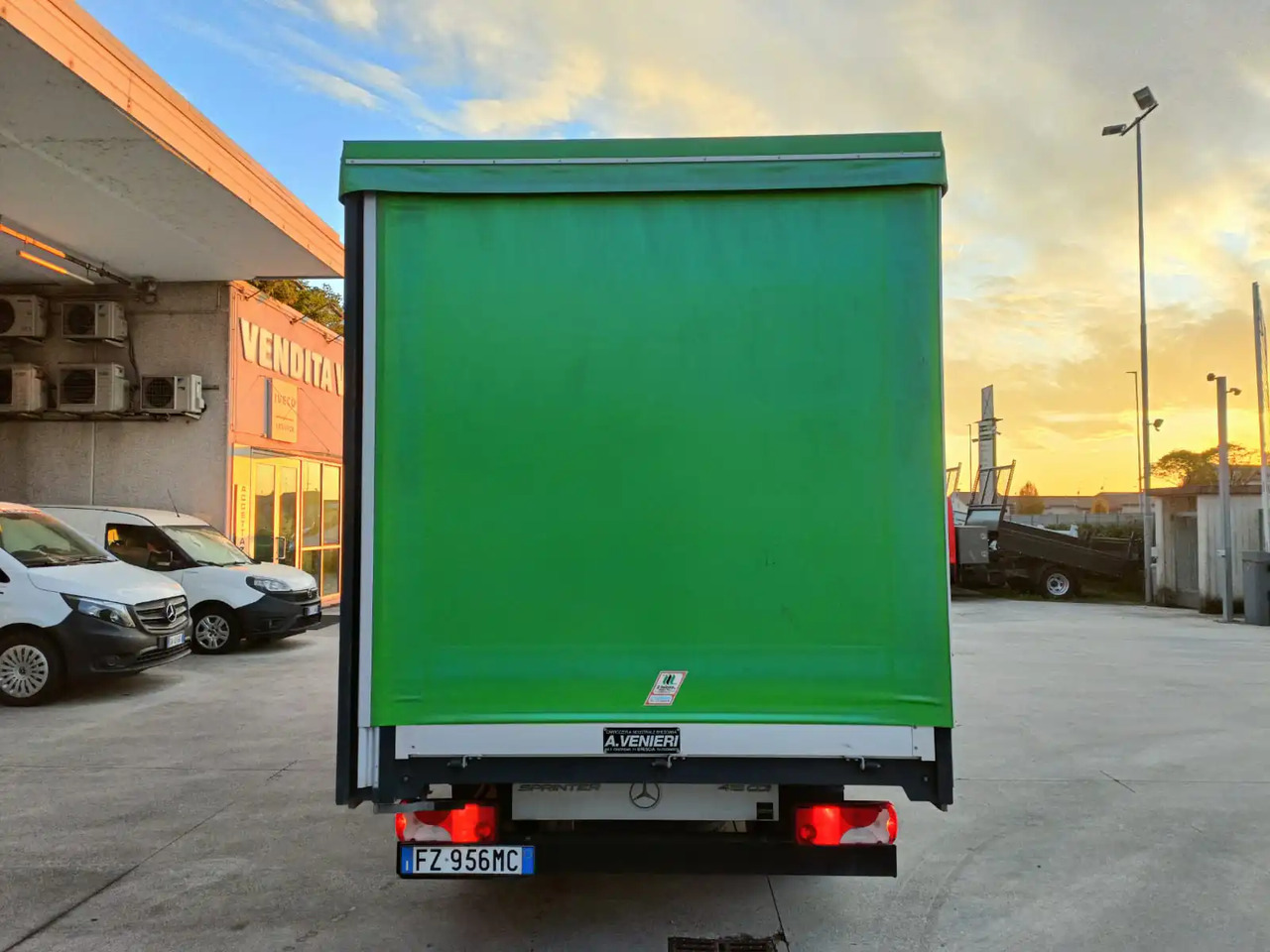 MERCEDES BENZ SPRINTER 416 160 CV - Van dengan terpal samping: gambar 3 MERCEDES BENZ SPRINTER 416 160 CV - Van dengan terpal samping: gambar 3