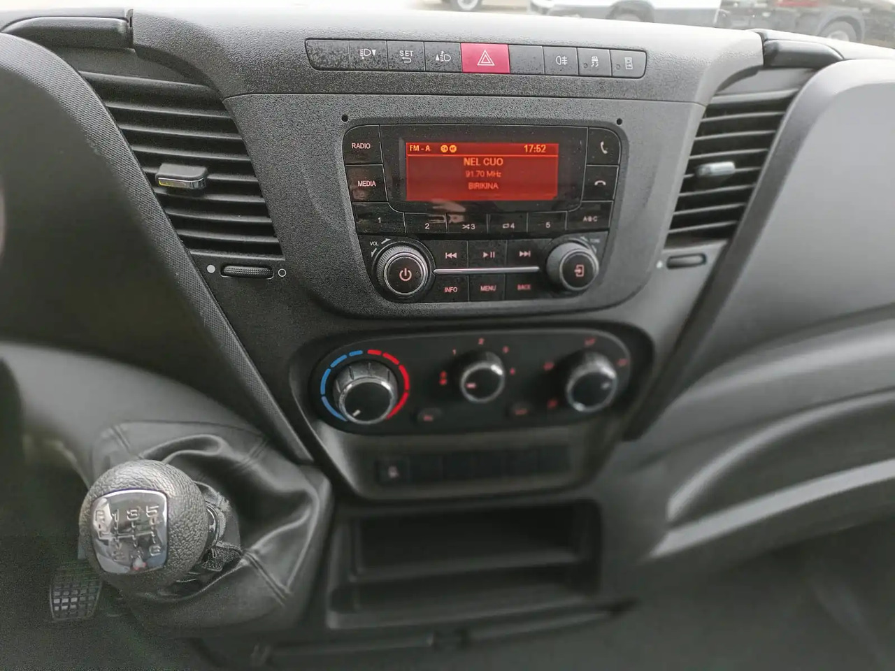 Van pengiriman IVECO DAILY 35C14: gambar 9