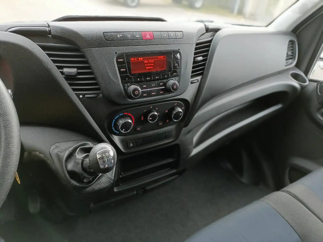 Van pengiriman IVECO DAILY 35C14: gambar 10