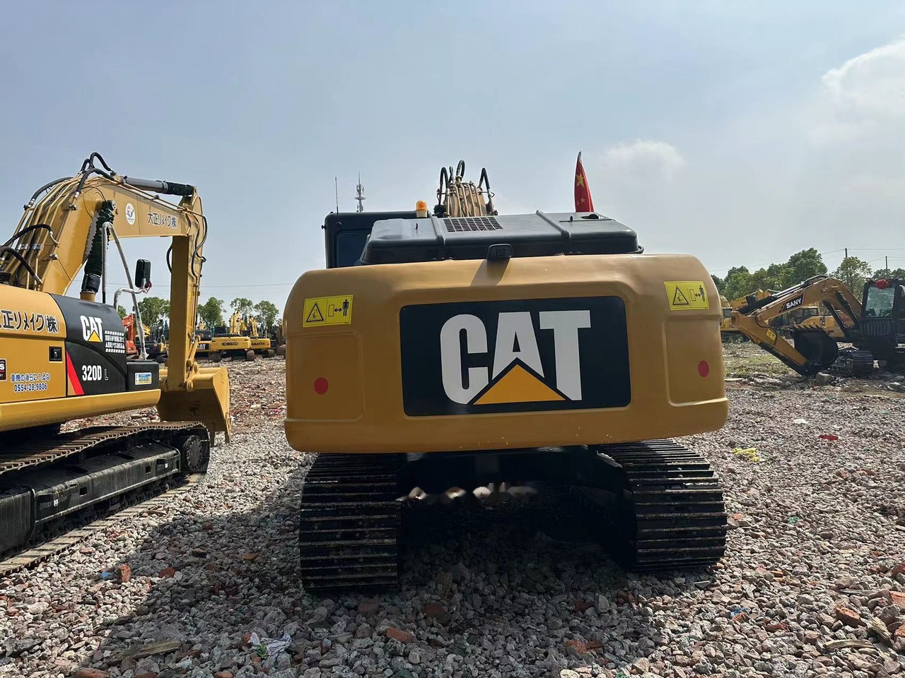 Caterpillar 320D2 - Ekskavator perayap: gambar 5 Caterpillar 320D2 - Ekskavator perayap: gambar 5