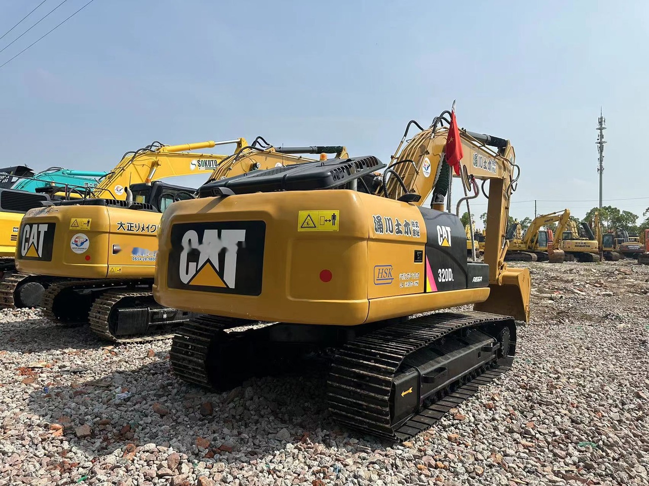 Caterpillar 320D2 - Ekskavator perayap: gambar 4 Caterpillar 320D2 - Ekskavator perayap: gambar 4