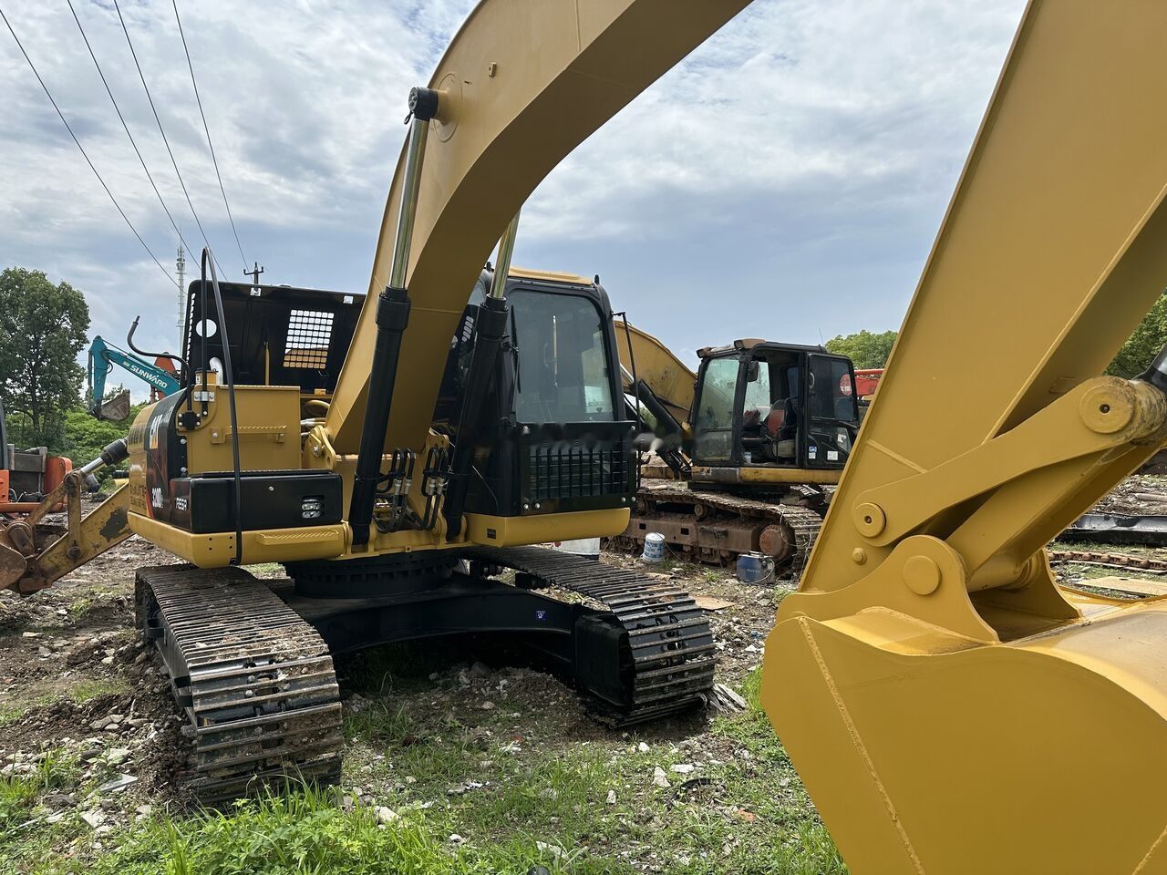 Caterpillar 320D2 - Ekskavator perayap: gambar 4 Caterpillar 320D2 - Ekskavator perayap: gambar 4